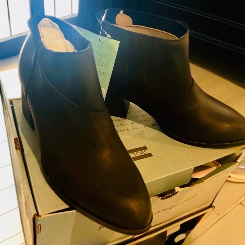 TOMS Leilani Drizzle Black Leather Size 10 Women's Booties